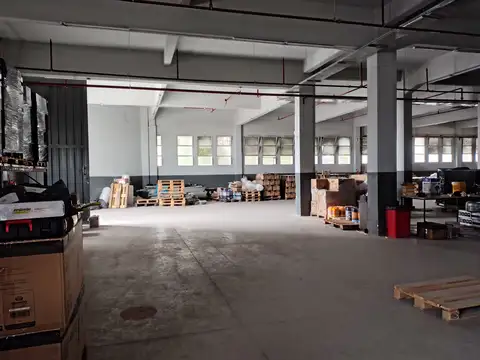 Edificio en tres plantas, 3.979 m2, en Villa Lugano.