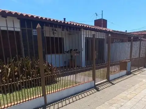 Gabriela Mistral 1200