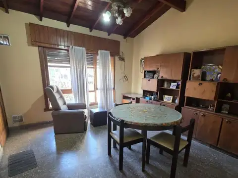 CASA 3 AMBIENTES CON COCHERA Y GRAN LOTE  OPORTUNIDAD!