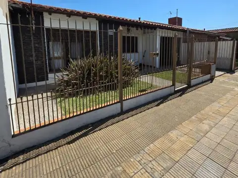 Gabriela Mistral 1200