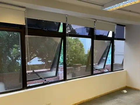Excelente oficina centro de San Isidro 45 m2 con Cochera