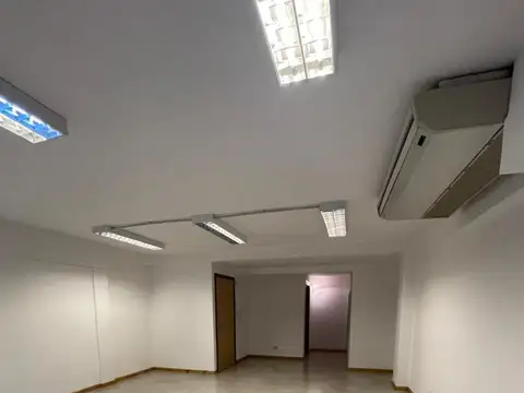 Oficina en Alquiler con 1 cochera