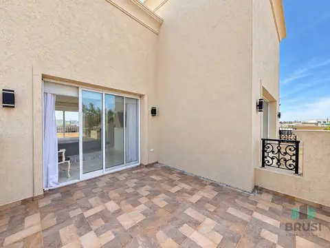 Casa 5 ambientes con 3 baños
