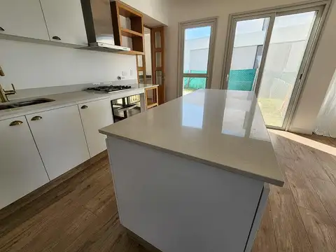 Casa en Alquiler | A la laguna | Barrio Santa Ana