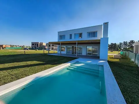 Casa en Alquiler en Santa Ana, USD 3.000