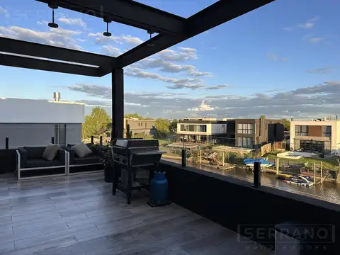 Casa en Alquiler con 15 cocheras