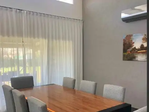 Casa en Alquiler Temporal con 2 cocheras