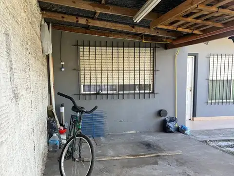 CASA 3 AMBIENTES Y 2 DEPARTAMENTOS EN VENTA EZEIZA