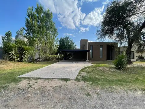 CASA EN VENTA CATEGORÍA 3 DORMITORIOS VALLE DEL GOLF ETAPA 1