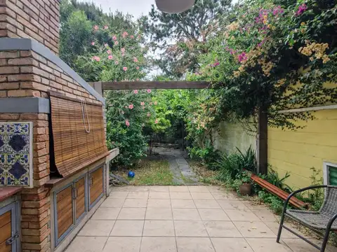 Venta casa carrasco 2 dorm. baños jardín parrilla