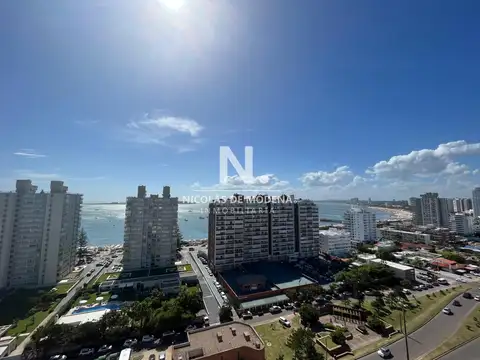 Apartamento de 3 dormitorios en Torre Imperiale - Punta del Este. Playa Brava 
