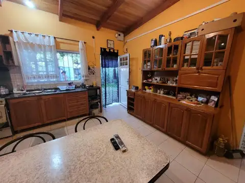 Casa y locales en Venta