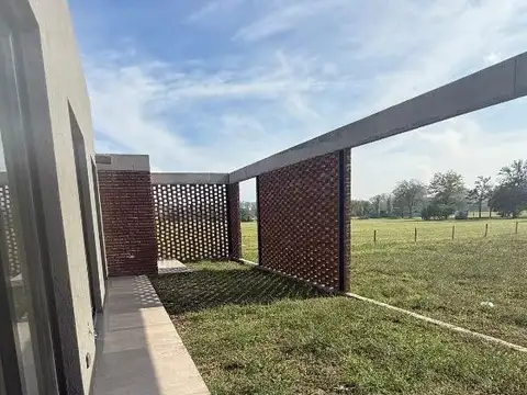 Casa 5 ambientes con 4 baños