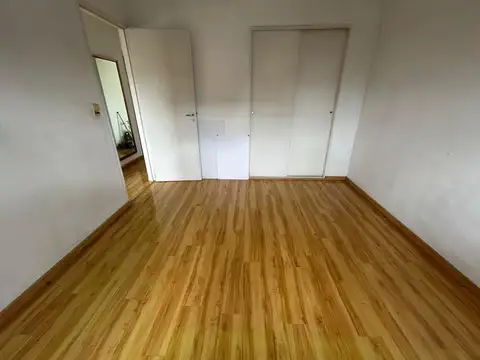 Departamento de 3 ambientes con balcon en venta en Parque Patricios