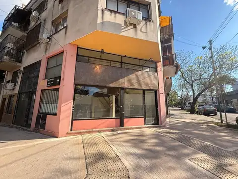 LOCAL COMERCIAL EN ESQUINA