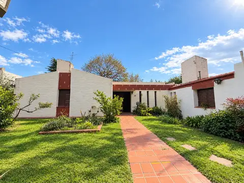 Oportunidad de inversión: 2 casas| cancha de pádel | ideal uso comercial