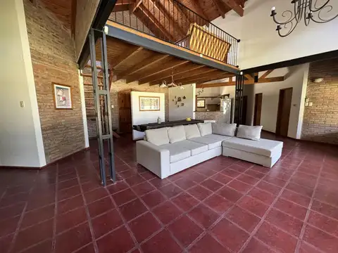 Casa 6 ambientes con 3 baños