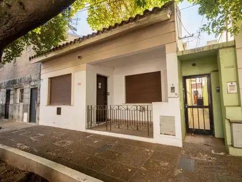 Casa 2 dormitorios + Dpto interno en Barrio Sur