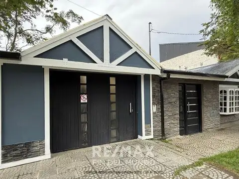 Casa mas dos departamentos en excelente zona