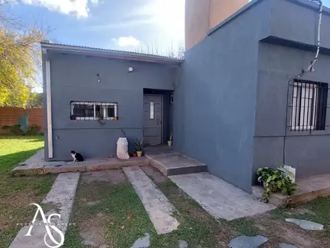 Casa 4 ambientes con 2 baños