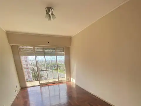 Departamento de 3 Ambientes con cochera. Impecable