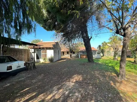 VENTA CASA MERLO NORTE CON GRAN SUPERFICIE