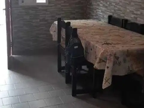 De las Carreras e/ La Argentina y Calvetti