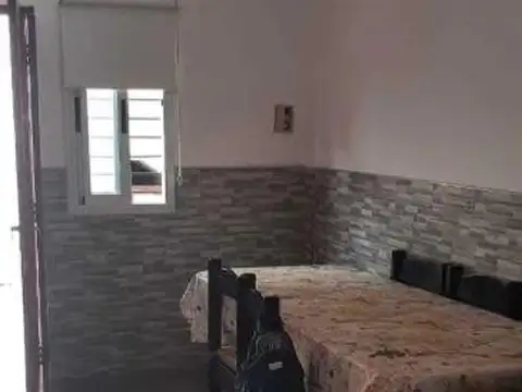 De las Carreras e/ La Argentina y Calvetti