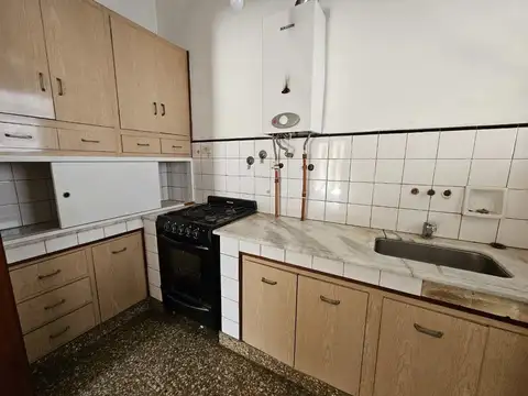 VENTA CASA 4 AMBIENTES CON PATIO EN BERNAL