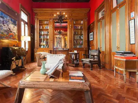 Único e impactante PH antiguo reciclado con patio, terraza y moderno ascensor, se escuchan ofertas
