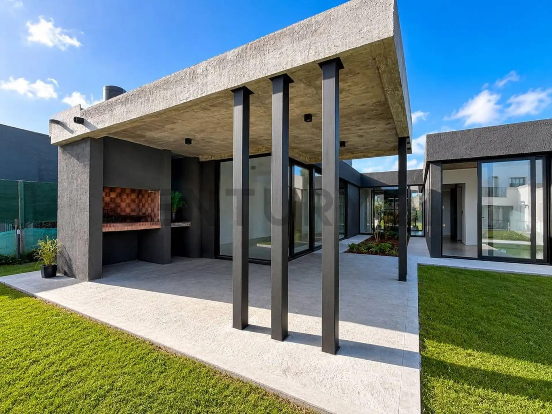 Casa a estrenar de diseño moderno en Barrio privado Rumenco Joven