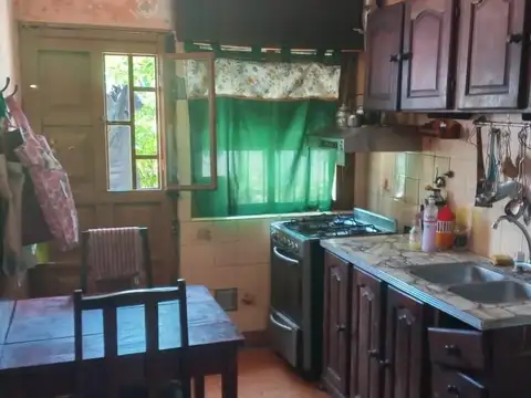 Casa 4 ambientes con 1 baño