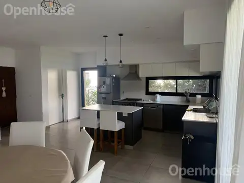 Casa 3 ambientes con 2 baños