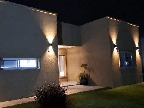 Casa en Venta en Pilar del Este - San Ramon, USD 220.000