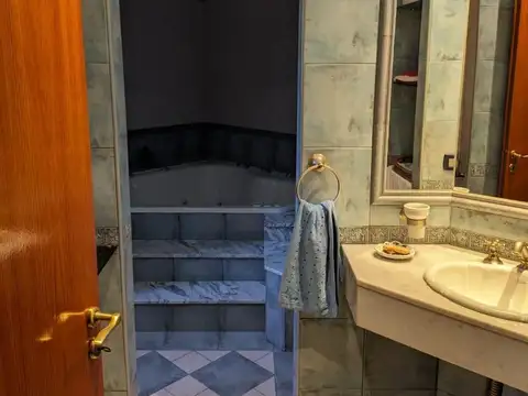 Casa 5 ambientes con 4 baños