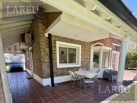 Casa en Venta con 3 cocheras