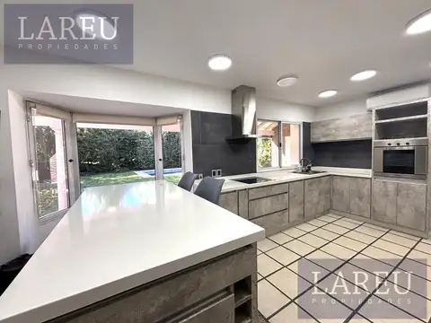 Casa 4 ambientes con 3 baños
