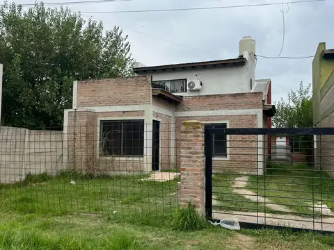 Casa 3 ambientes con 2 baños