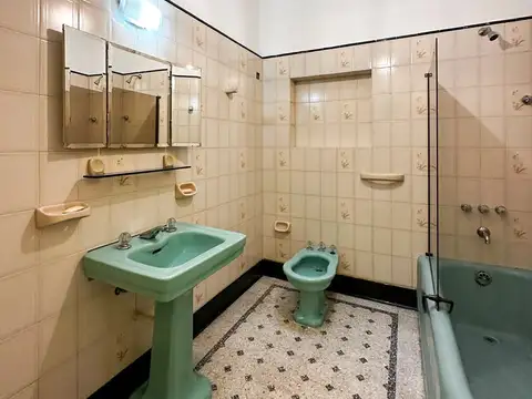 Casa 5 ambientes con 2 baños