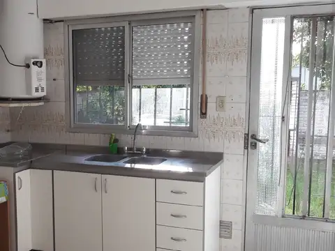 Casa 4 ambientes con 1 baño