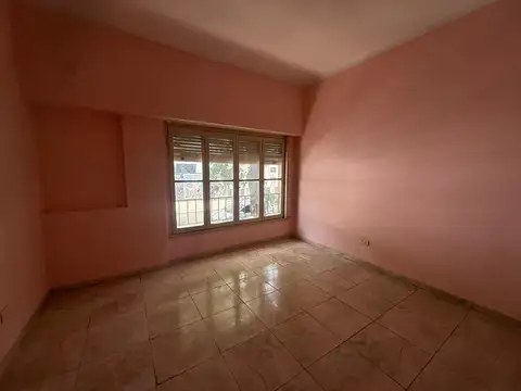 AMPLIO DEPARTAMENTO 2 AMBIENTES AL FRENTE - BAJAS EXPENSAS