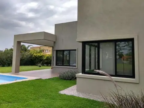 Casa 5 ambientes con 5 baños