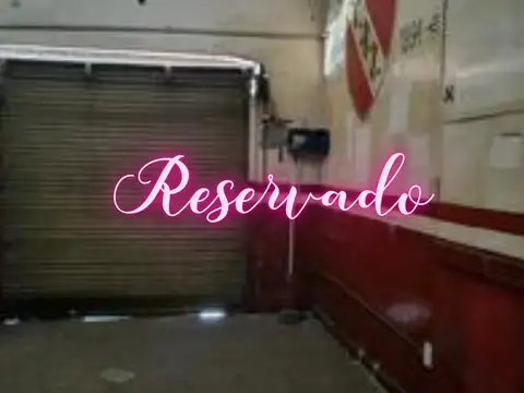 Casa con 2 locales y vivienda de 3 amb, sobre calle concurrida. Ideal inversor!