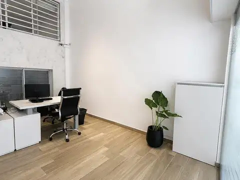 Local comercial en venta- dos pisos dos baños! sobre Avenida Independencia- San Cristóbal/Balvanera