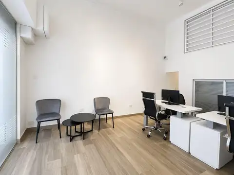 Local comercial en venta- dos pisos dos baños! sobre avenida independencia- san cristóbal/balvanera