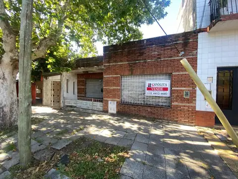 CASA 3 AMBIENTES SOBRE LOTE DE 8.66X32M CON GALPON DE 130M2