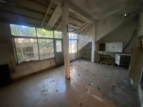 CASA 3 AMBIENTES SOBRE LOTE DE 8.66X32M CON GALPON DE 130M2