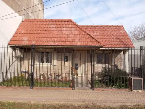 Casa 3 Ambientes en Lanus Oeste