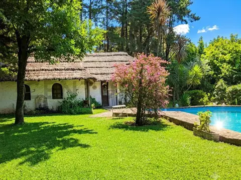 VENTA HERMOSA QUINTA ESTILO RUSTICO CON PILETA EXCELENTE UBICACIÓN A METROS DE RUTA 8