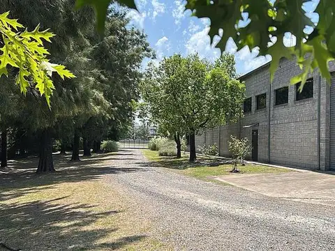 Sobre Autopista depositos de 2.000 m2 csobre 12.000 m2 de terreno Ideal centro de Distribucion.-